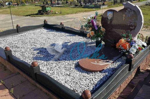 Примеры готовых памятников и оград