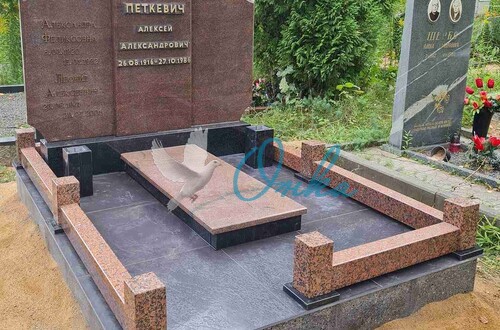 Примеры готовых памятников и оград